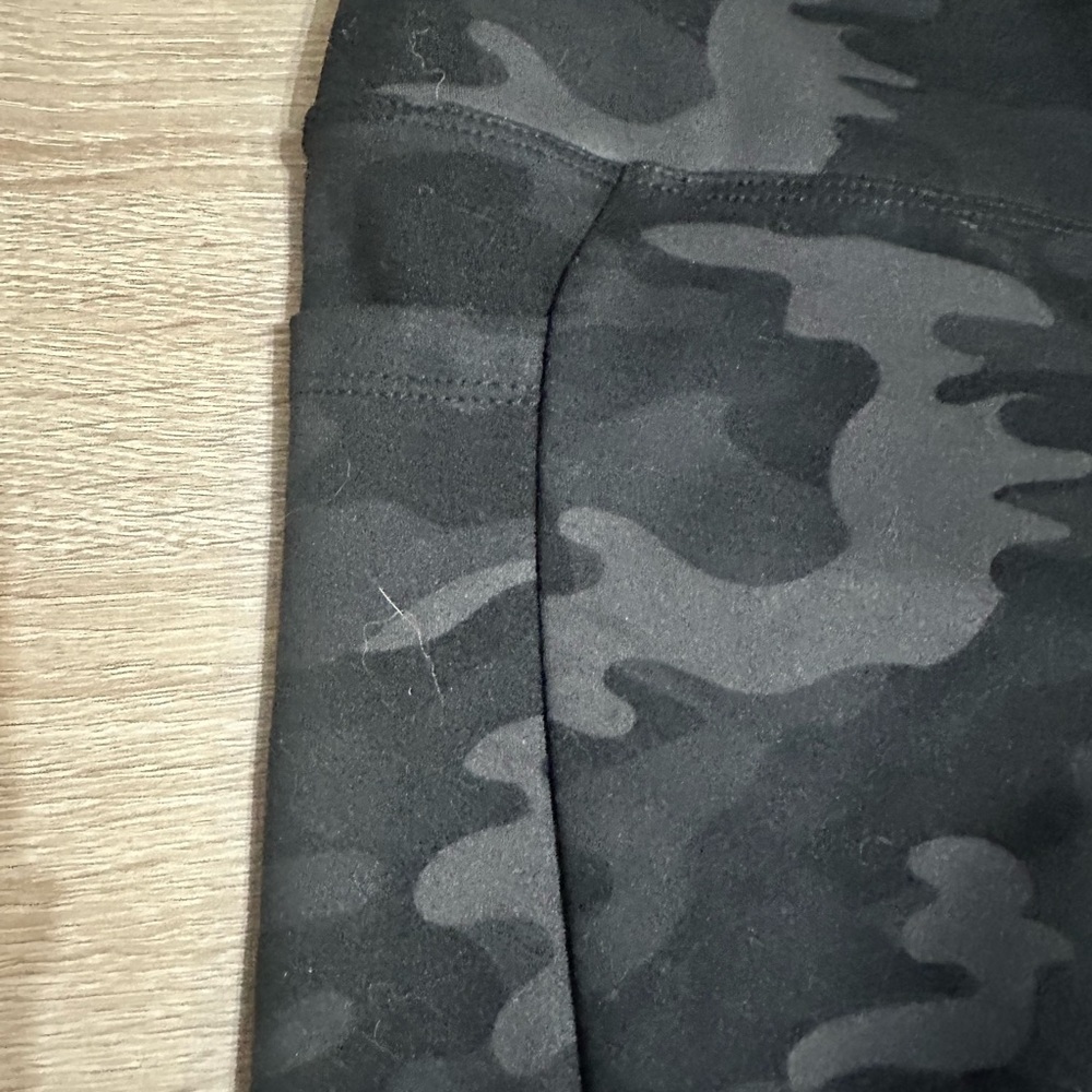 Danskin Women's Camo Bike Shorts (bundle‎ 2) - Black. Size large. - Picture 8 of 11